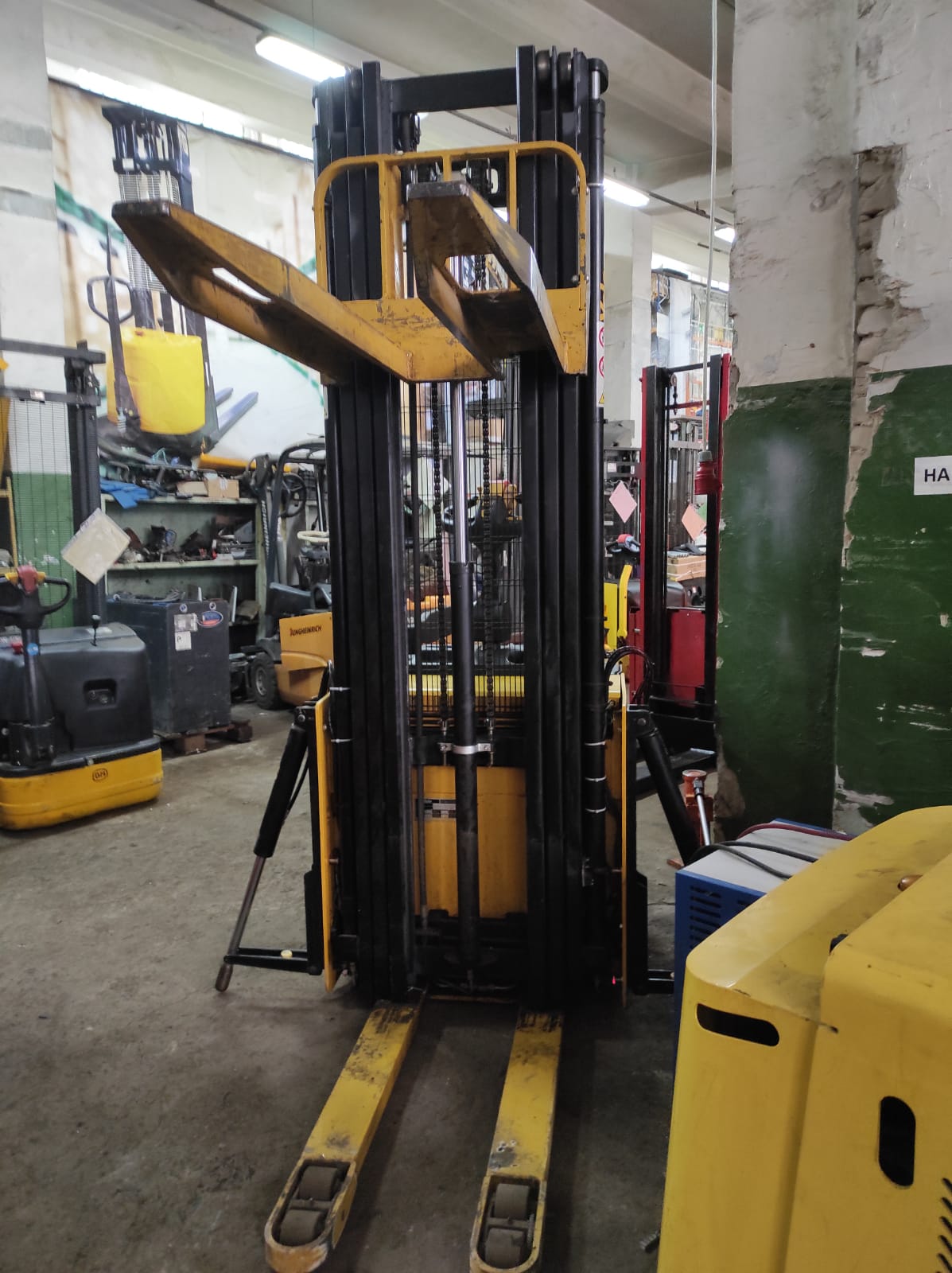 Штабелер бу Yale